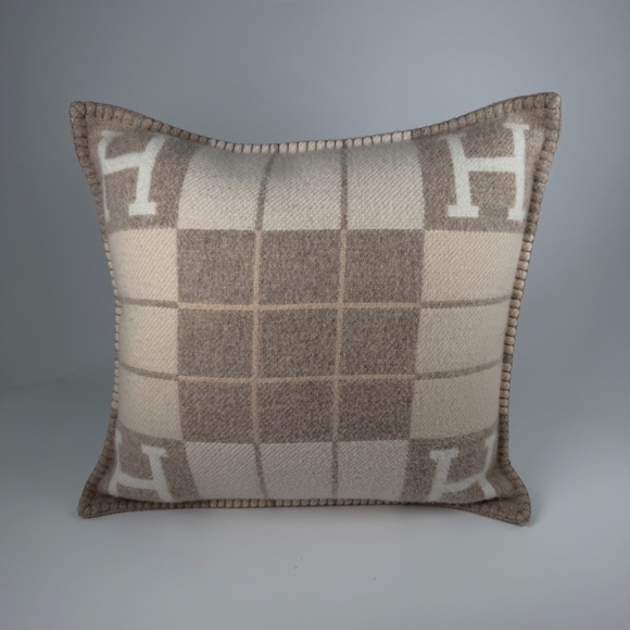 HERMES Wool Cashmere Avalon III Coco Camomille Small Square Pillow - Picture 2 of 11
